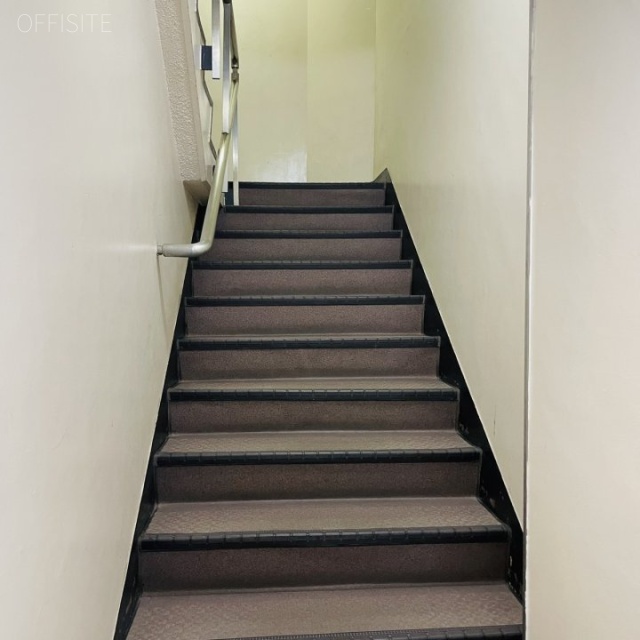 深津ビル 階段