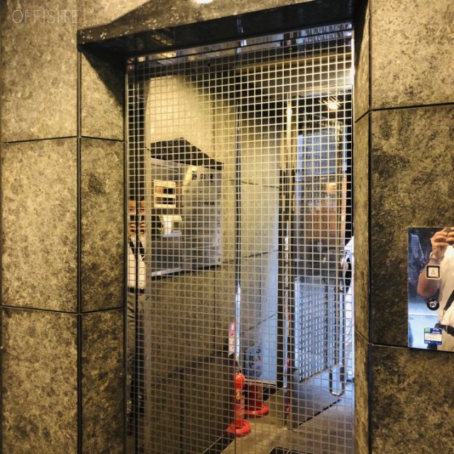 銀座コスミオンビル エレベーター