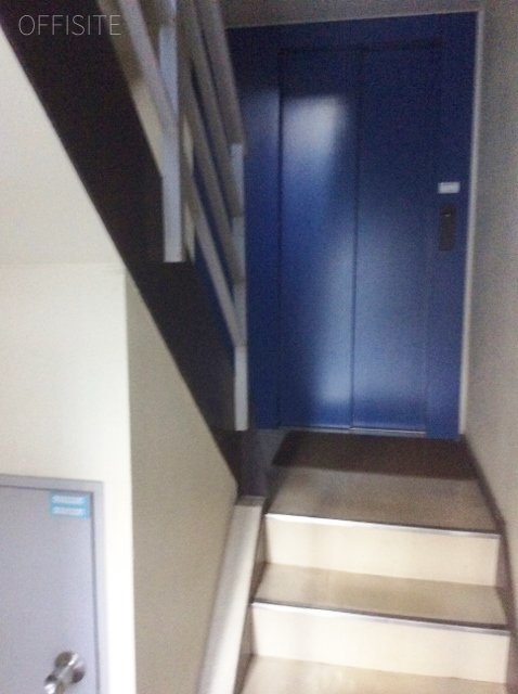 西川台東ビル エントランス