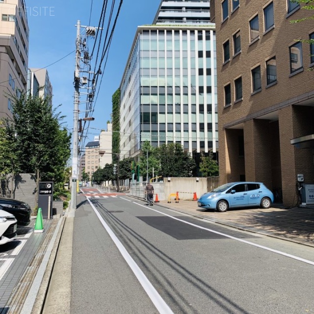 二番町大沼ビル ビル前面道路