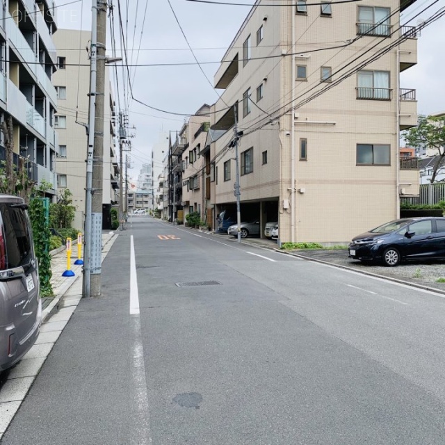 昌平堂冬木ビル ビル前面道路