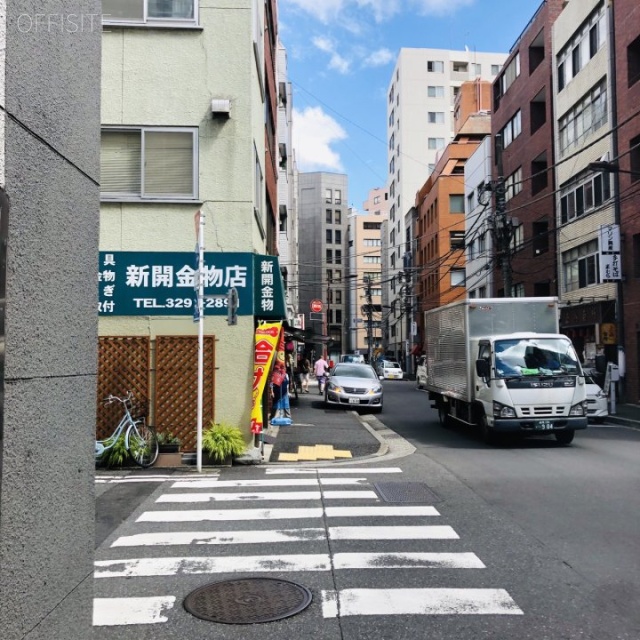 岡田ビル ビル前面道路