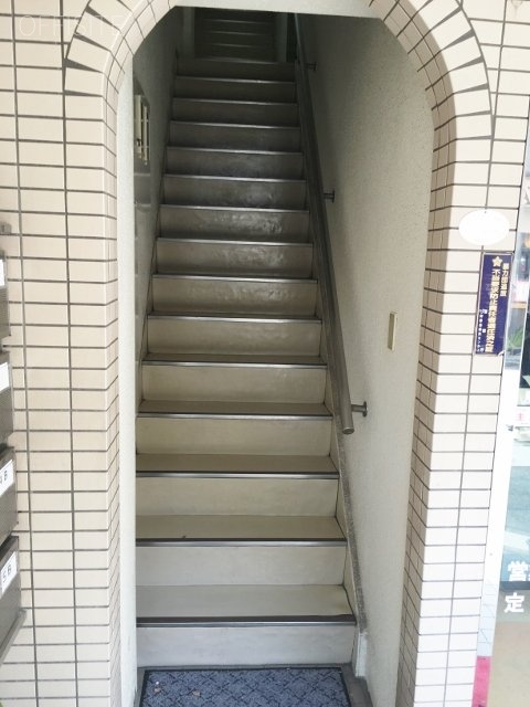 メルシー神宮前EASTビル エントランス