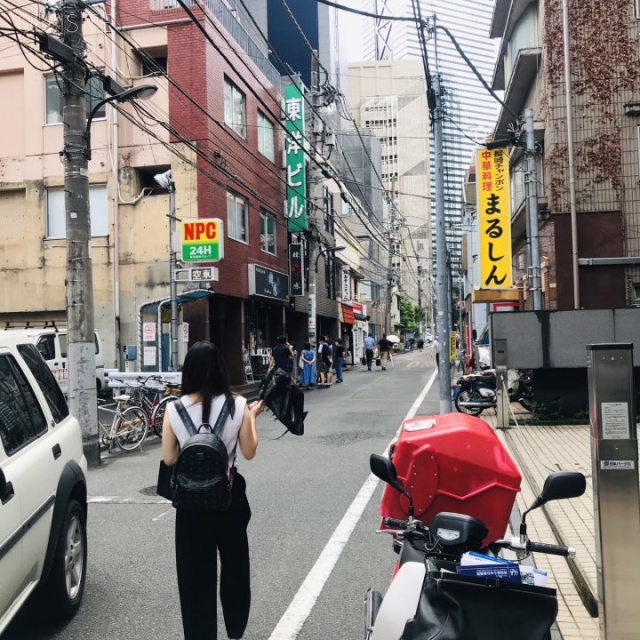 KDX西新宿ビル ビル前面道路