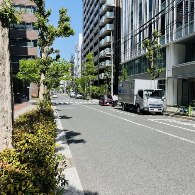 日本橋小網町ビル ビル前面道路