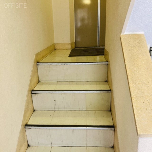 多七ビル エントランス