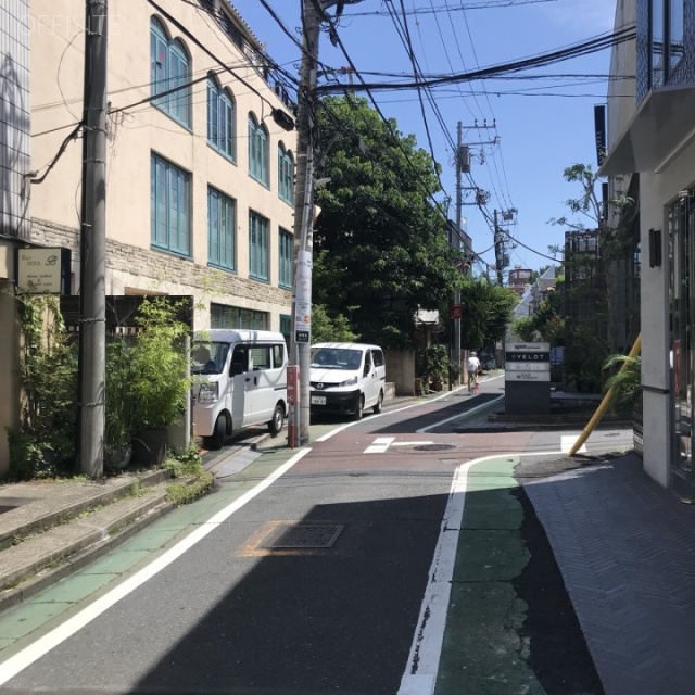 グリーンガーデン ビル前面道路