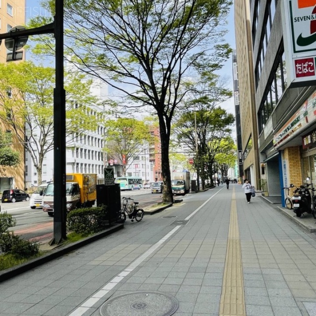 イースタンビル 前面歩道