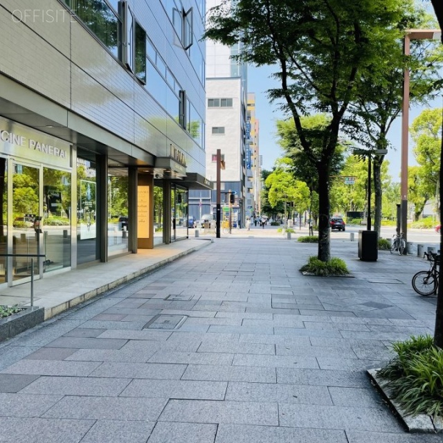 久屋パークサイドビル 前面歩道