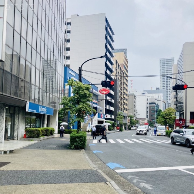 菱化ビル ビル前面道路