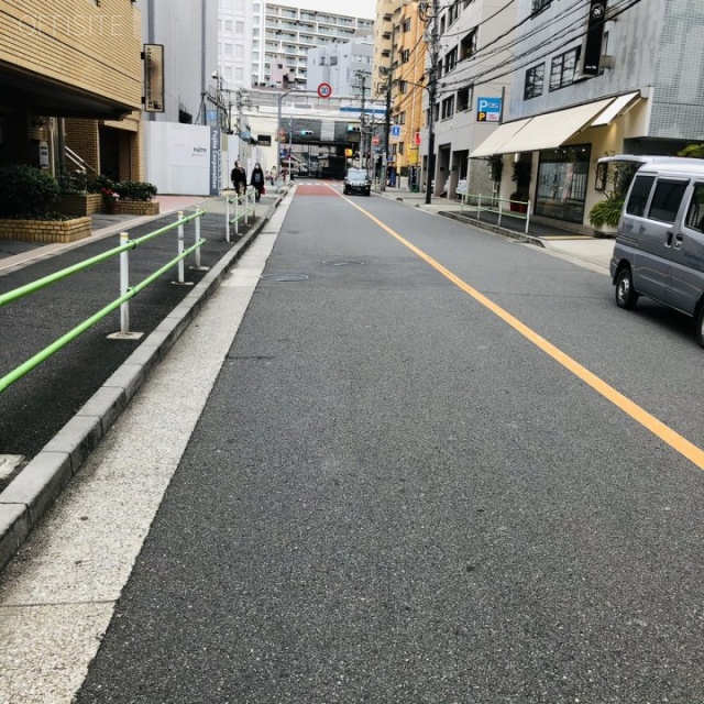 久保ビル ビル前面道路