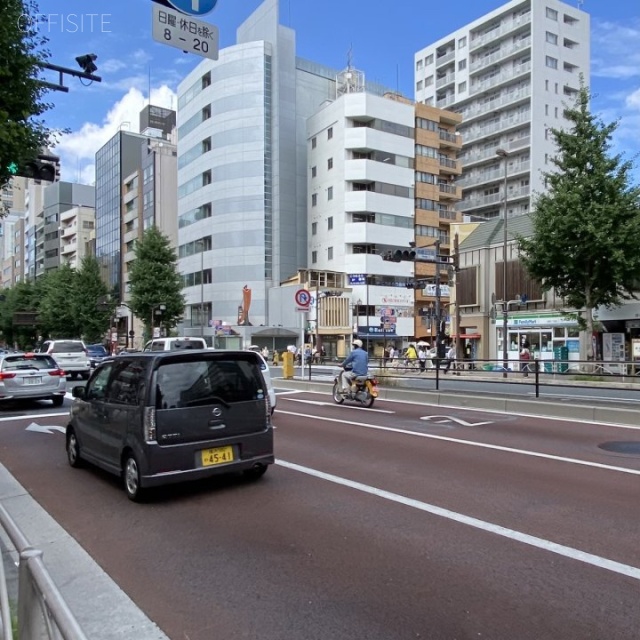 本郷コーポレーション ビル前面道路