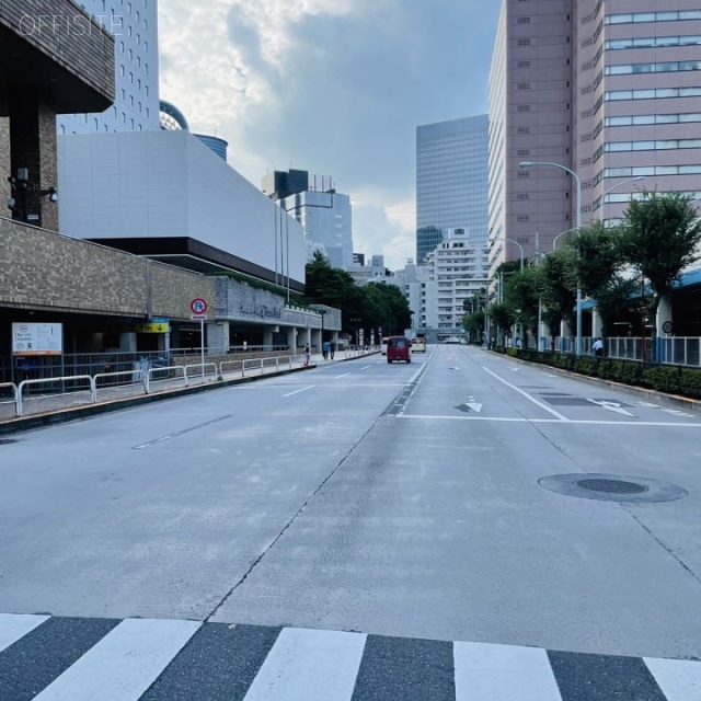 ワールドインポートマートビル 前面道路