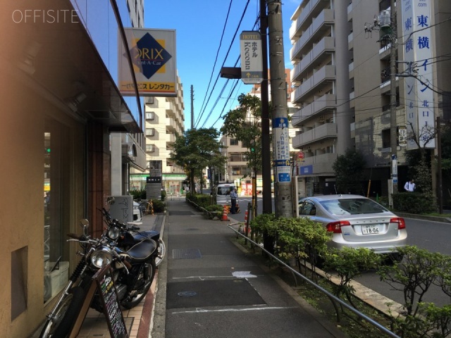 第3ハルタビル ビル前面道路