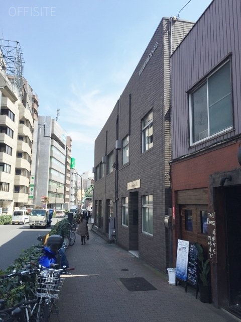 松住町別館 ビル前面道路