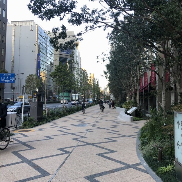 日本橋室町三井タワー ビル前面道路