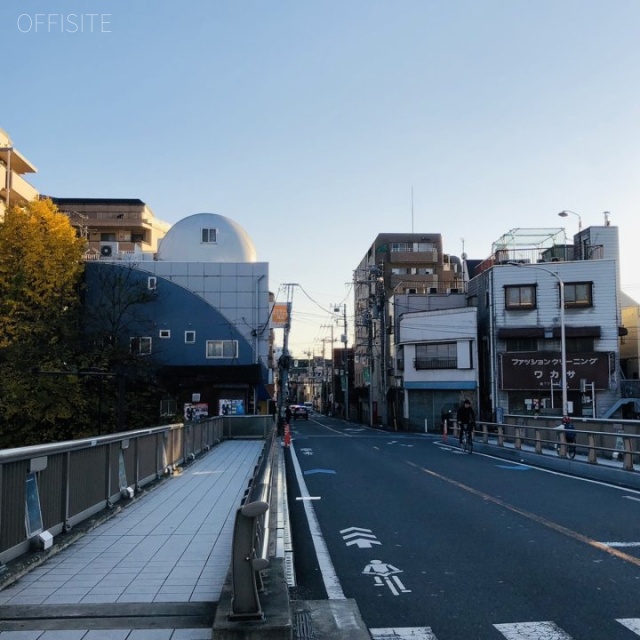 Compass Magome ビル前面道路