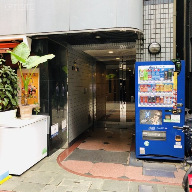 玉家ビル エントランス