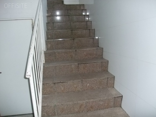 ポラリスビル　ポラリス地下階段1.jpg