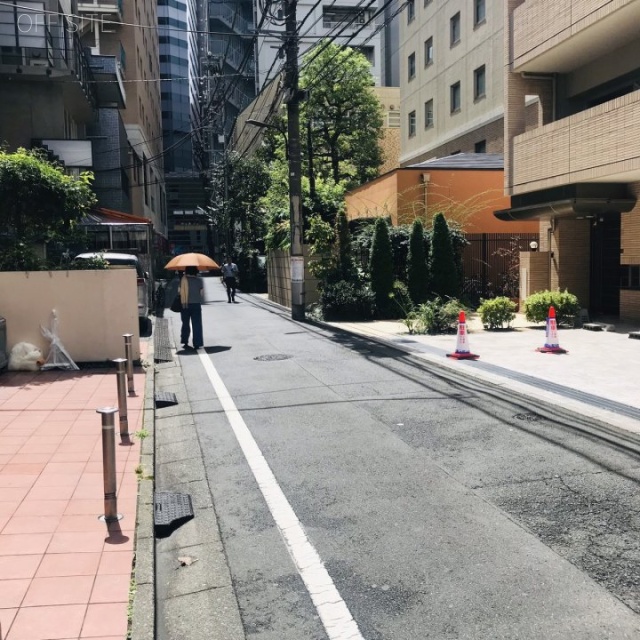 シンコービル ビル前面道路