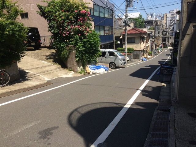 代官山TKビル ビル前面道路