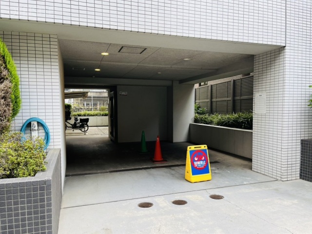 レジディア四谷三丁目ビル　駐車場