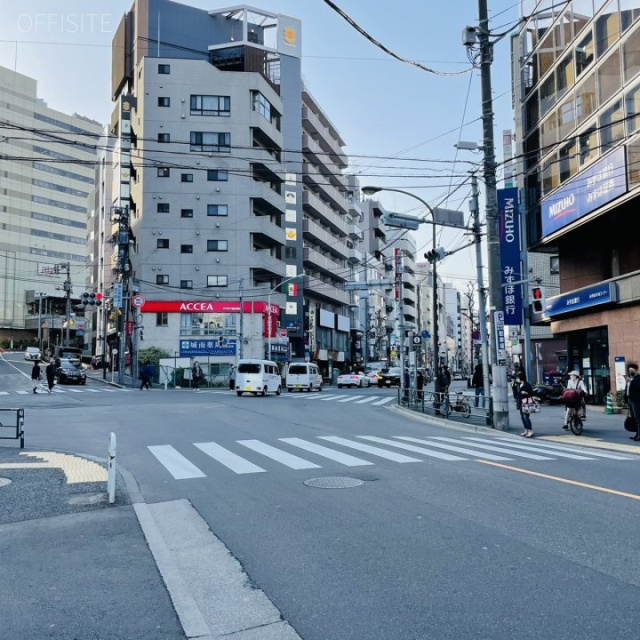 三富ビル ビル前面道路