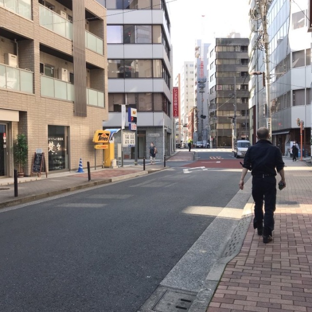 吉和ビル ビル前面道路