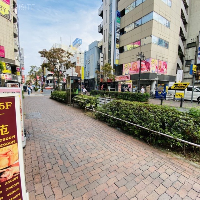 FINOビル ビル前面道路