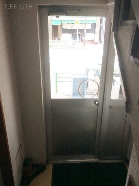 中里ビル エントランス
