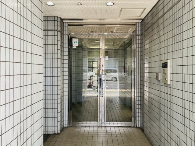 近仁(ちかひと)ビル　オフィスビル出入口