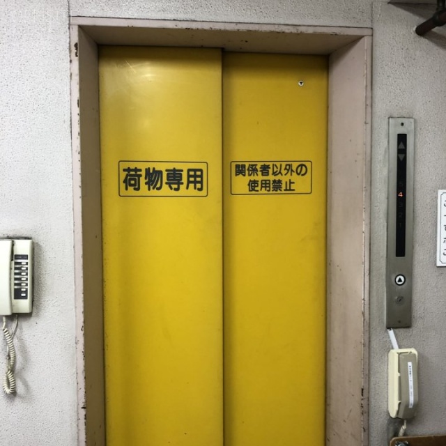 AMビル 荷物用エレベーター