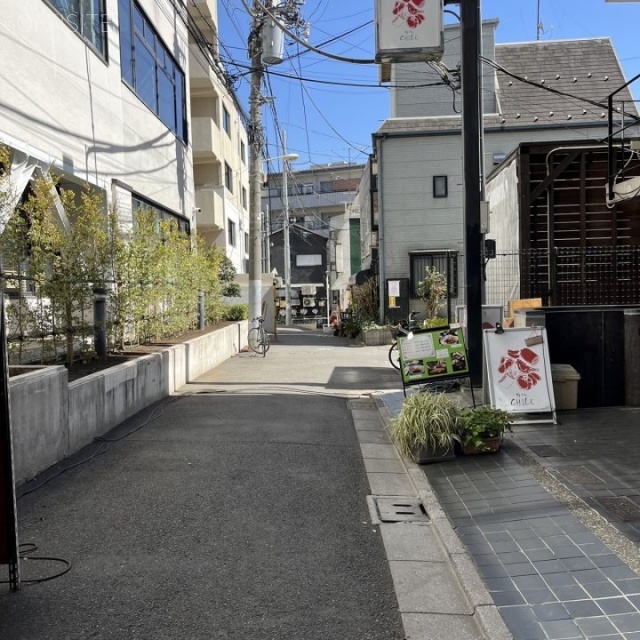 WELL原宿 側面道路