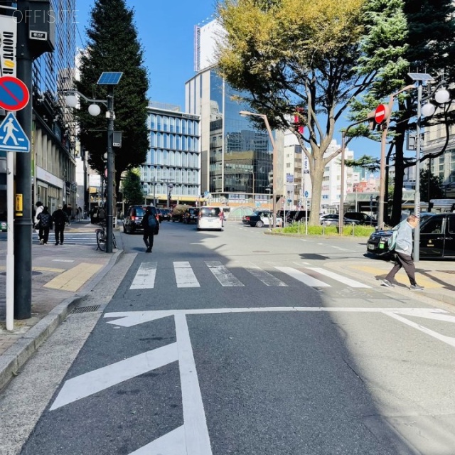 紀伊國屋ビル 前面道路