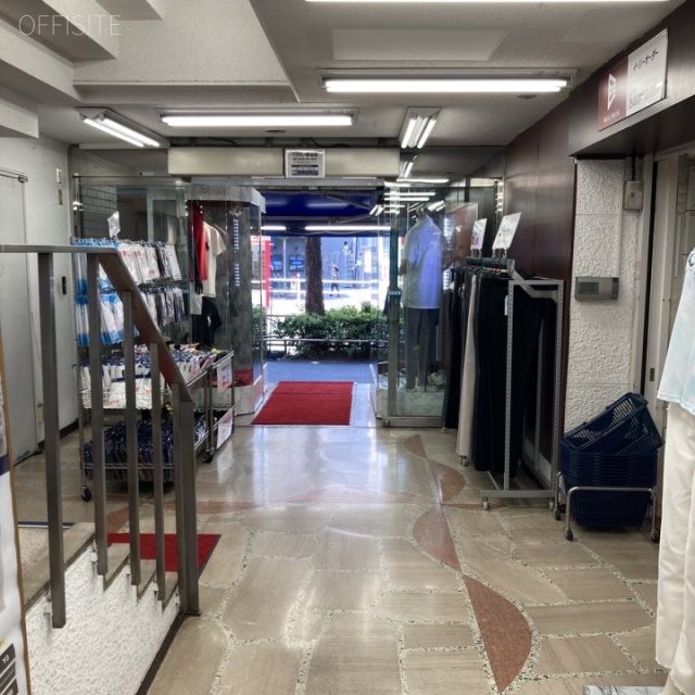 坂善新宿ビル エントランス