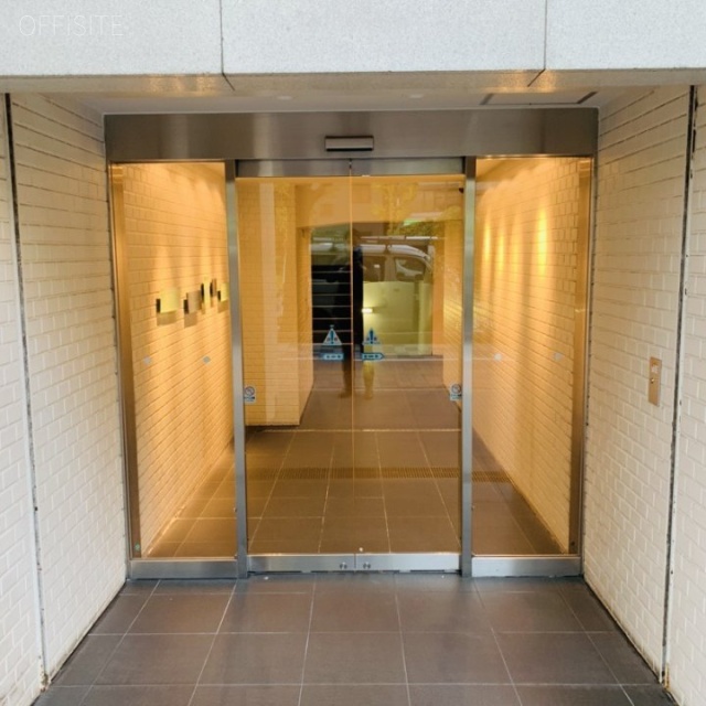 新京橋ビル エントランス