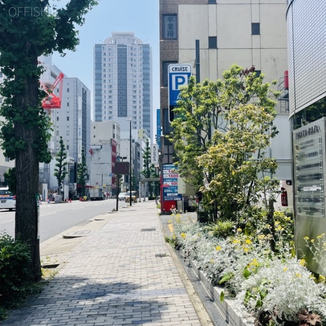 岩田ビル 前面歩道