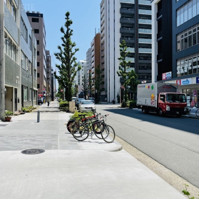 Face日銀前ビル 前面の魚ノ棚通