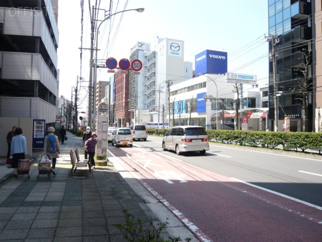 横浜楠町ビル ビル前面道路