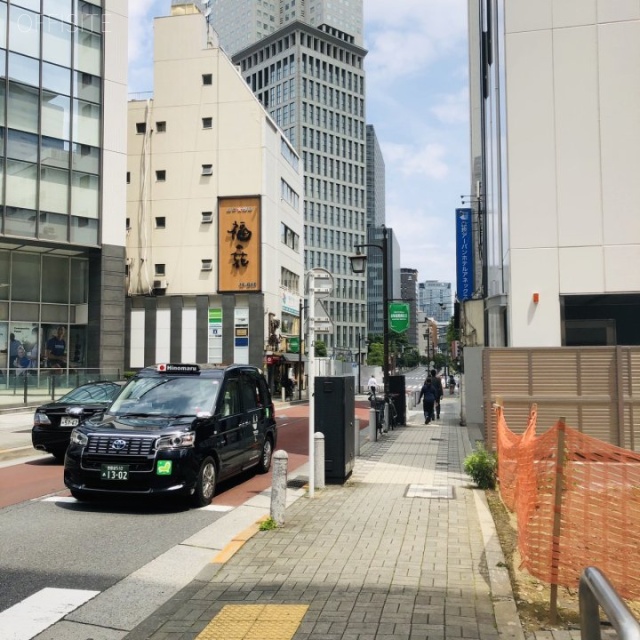 新陽ビル赤坂 ビル前面道路