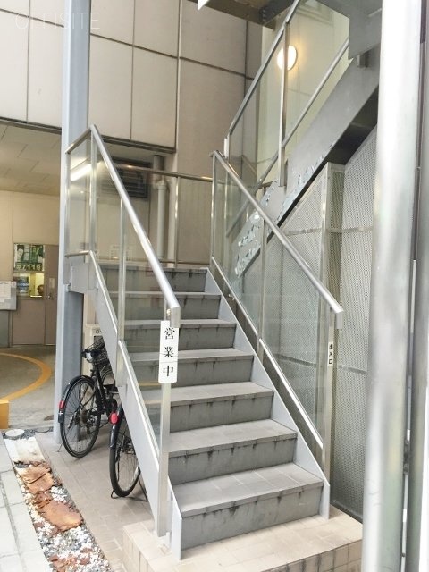 イルヴィアーレ神田小川町　階段