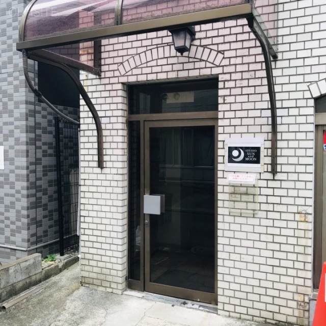 CB四谷4丁目ビル エントランス