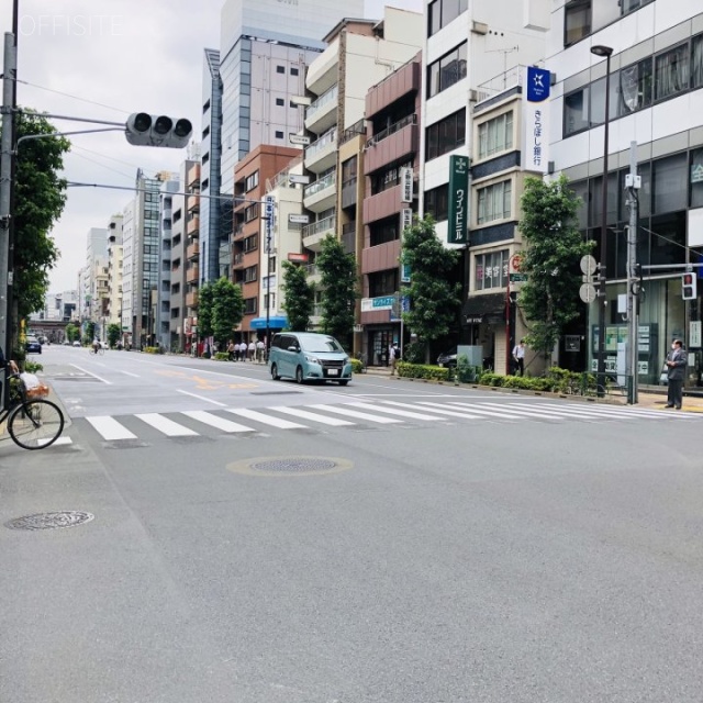 ヒューリック東上野1丁目ビル 前面大通りは春日通り