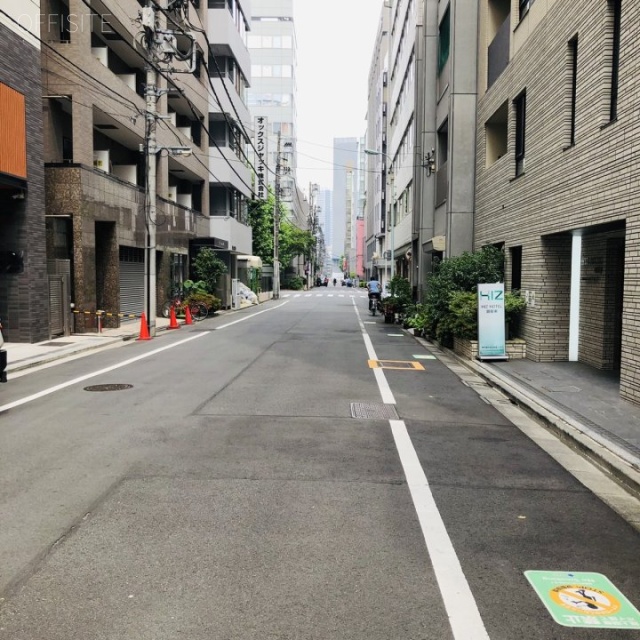 新富町1丁目ビル ビル前面道路