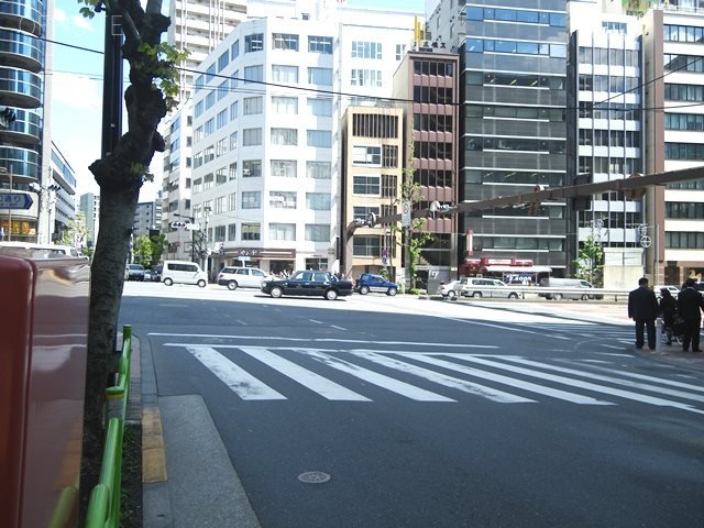 鈴常ビル ビル前面道路