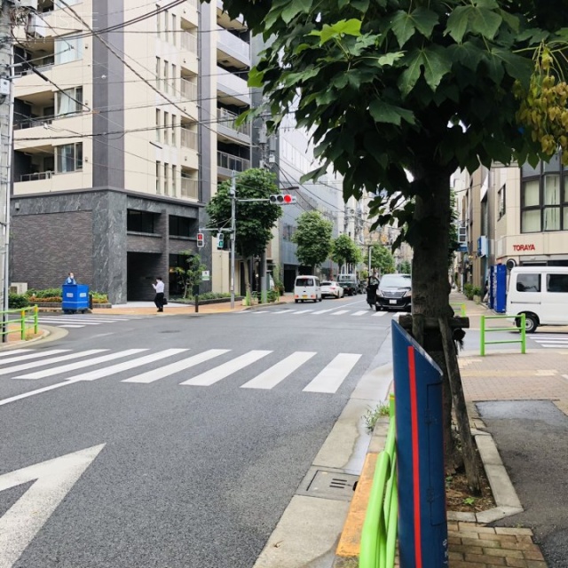 堀川ビル ビル前面道路