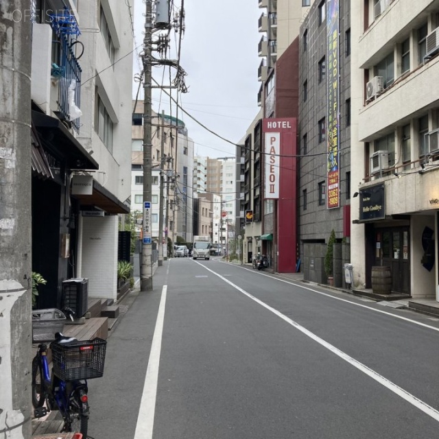 大島ビル本館　ビル前面道路