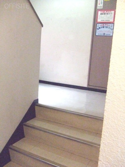 小澤ビル 階段