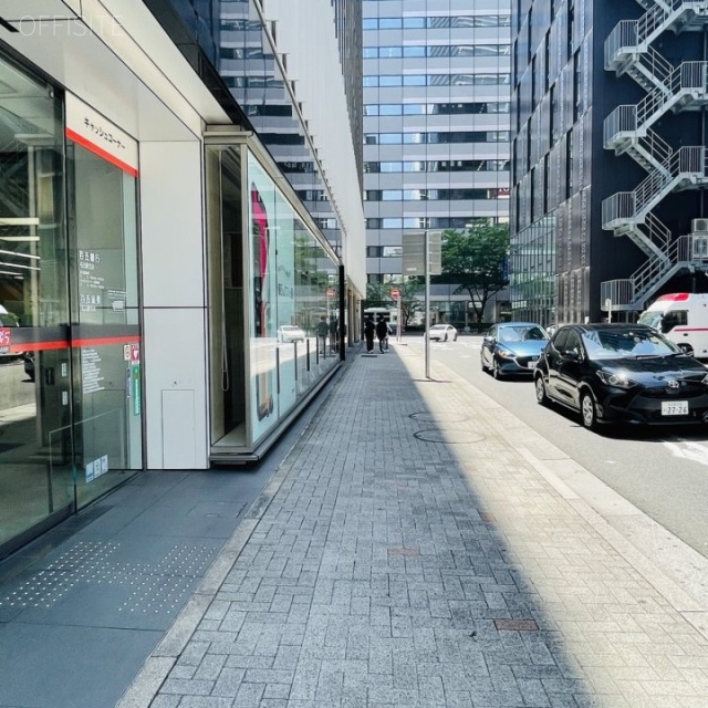 ちとせビル 前面歩道