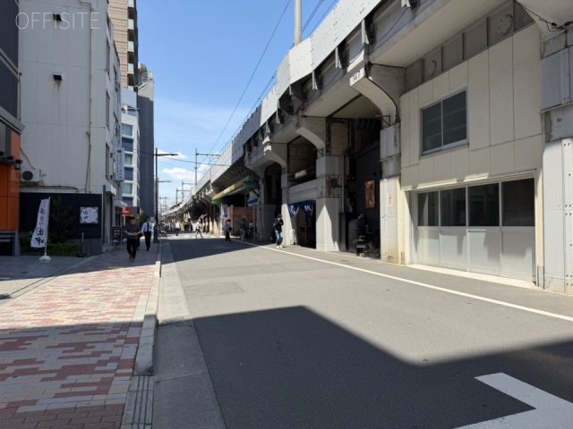 朝日ビル11号館　前面道路